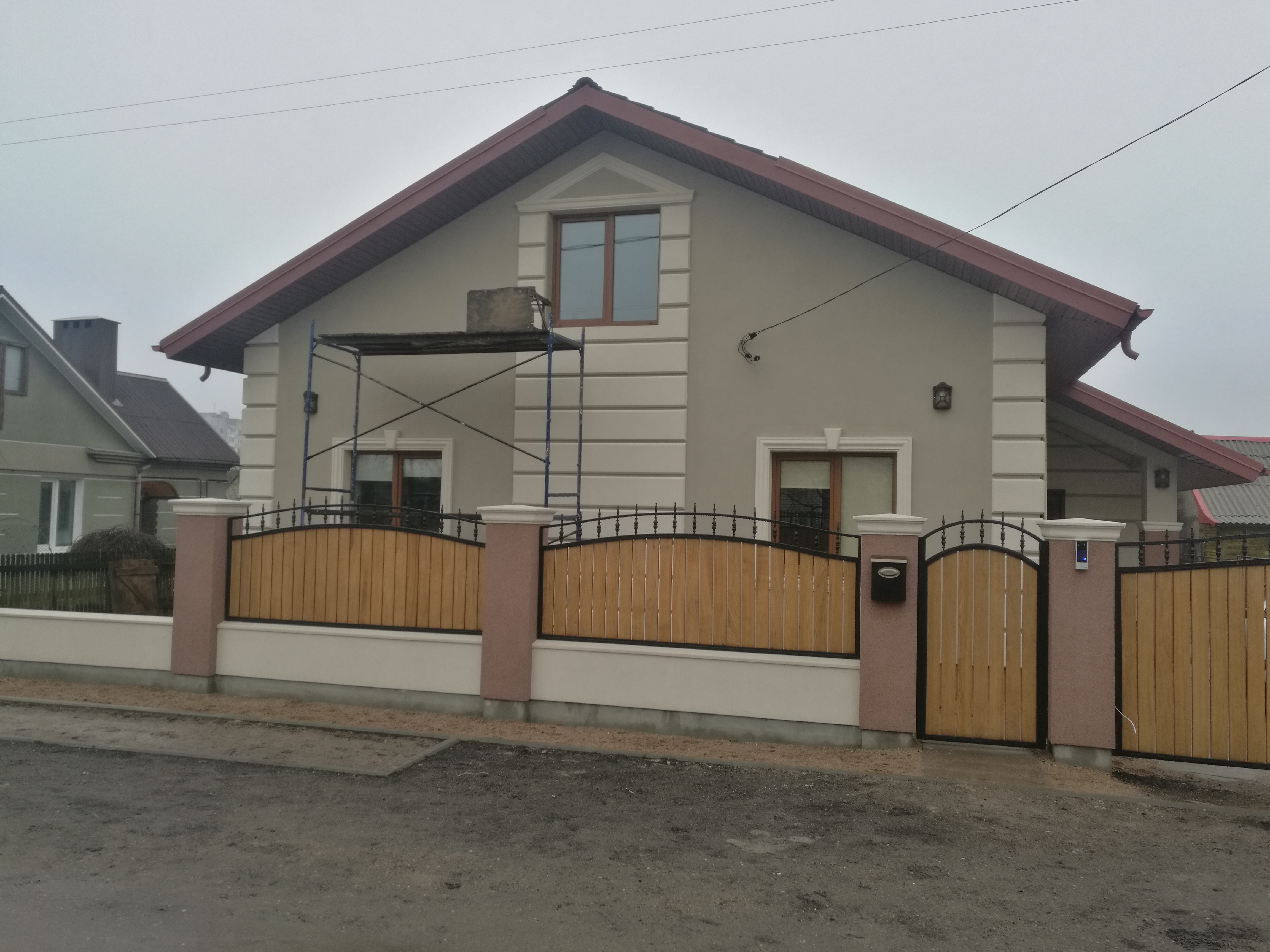 отделка дома фасадным декором в Бресте